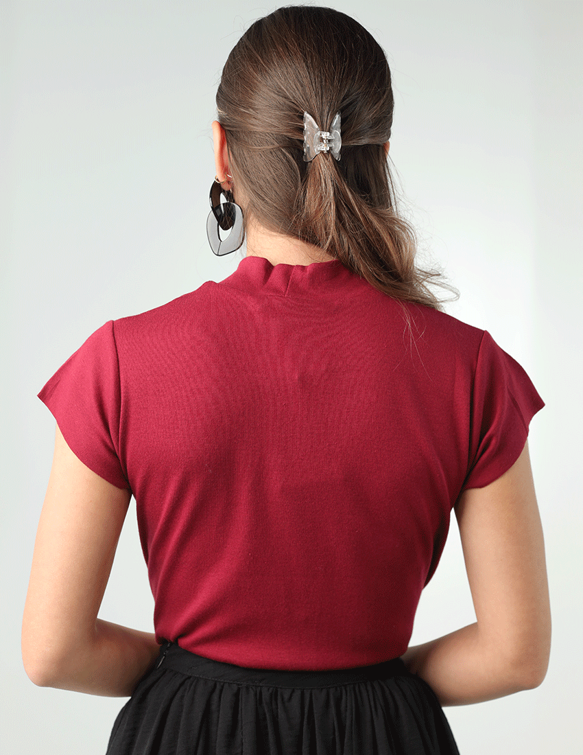 تي شيرت مضلع برقبة عالية