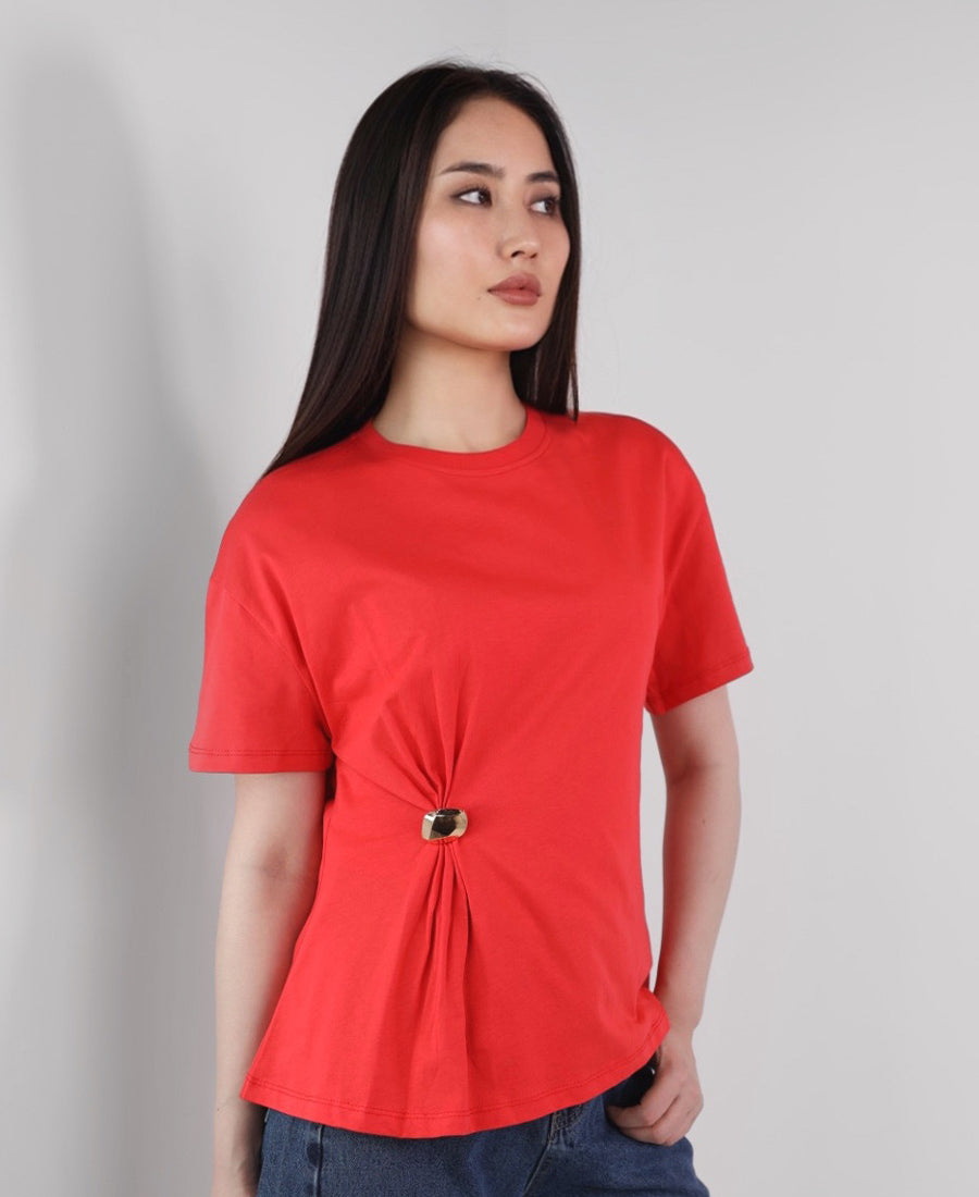 T-shirt waist brooch