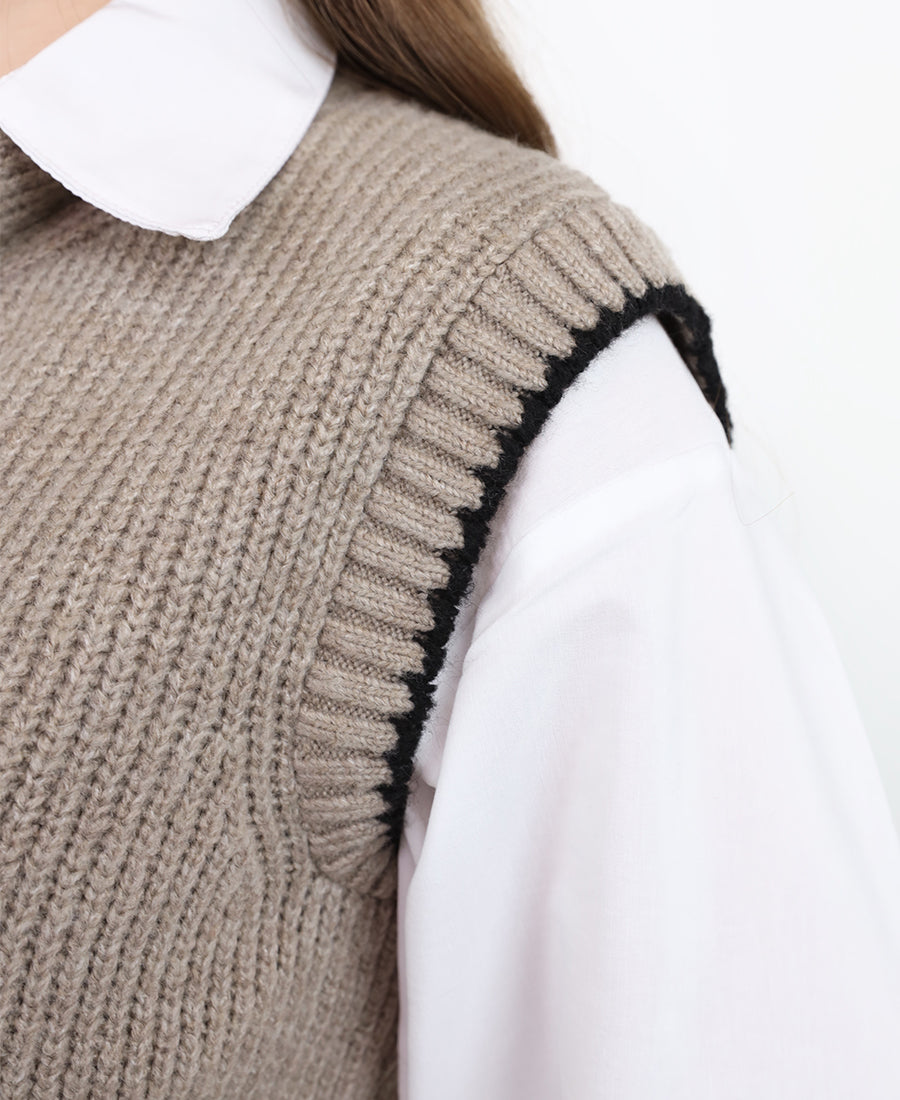 Wool vest with scarf