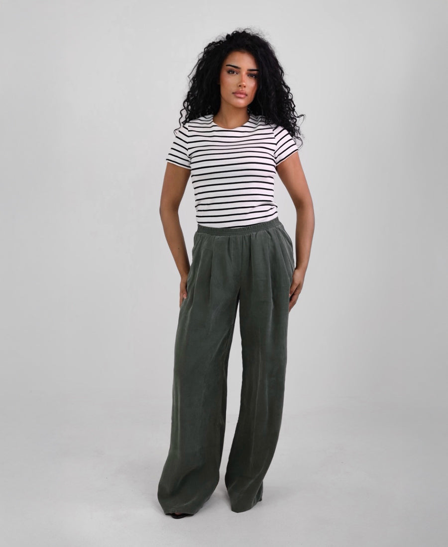 Butter fabric trousers with an elastic waistband