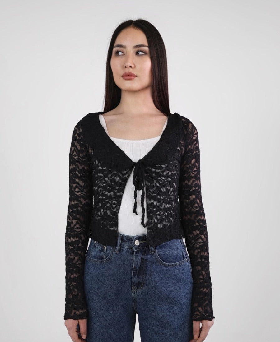 Lace cardigan with ruffles at the chest and tied in the middle