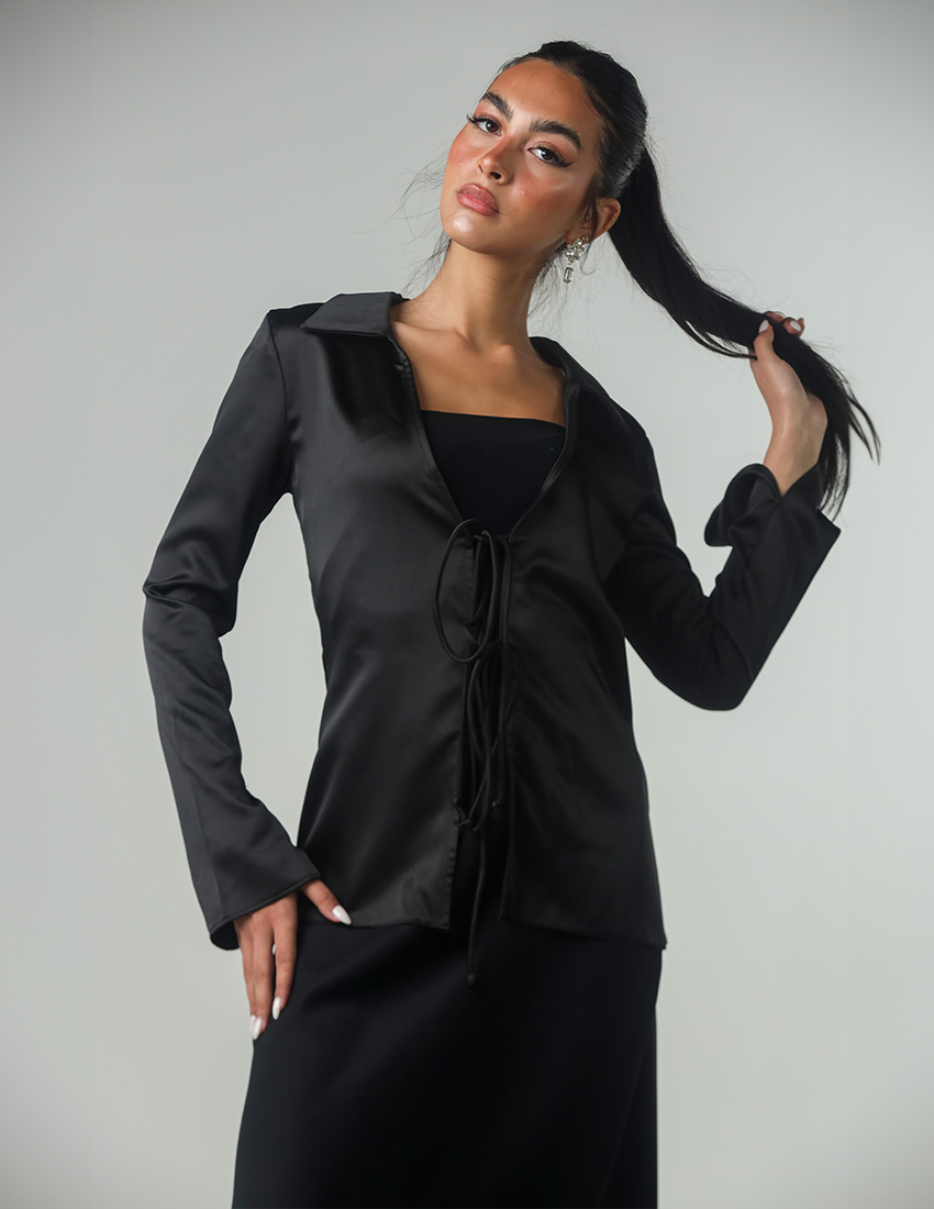 بلوزة ساتان مع حبال