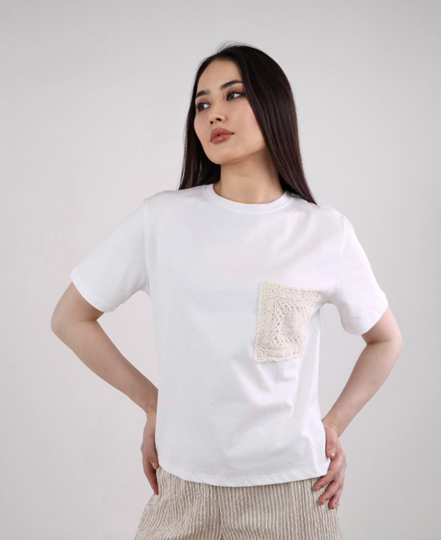 White T-shirt with tricot pocket