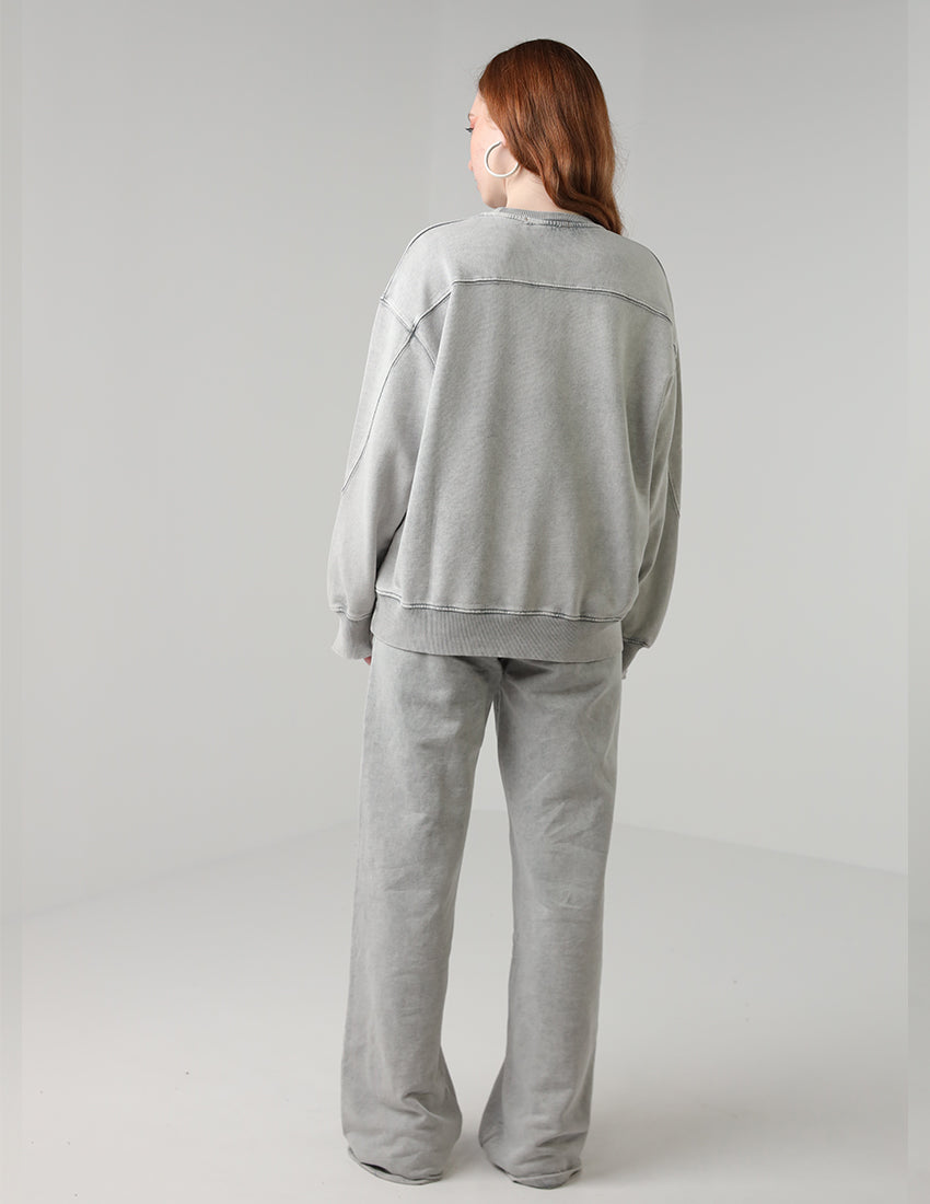 بدلة رياضية رمادية