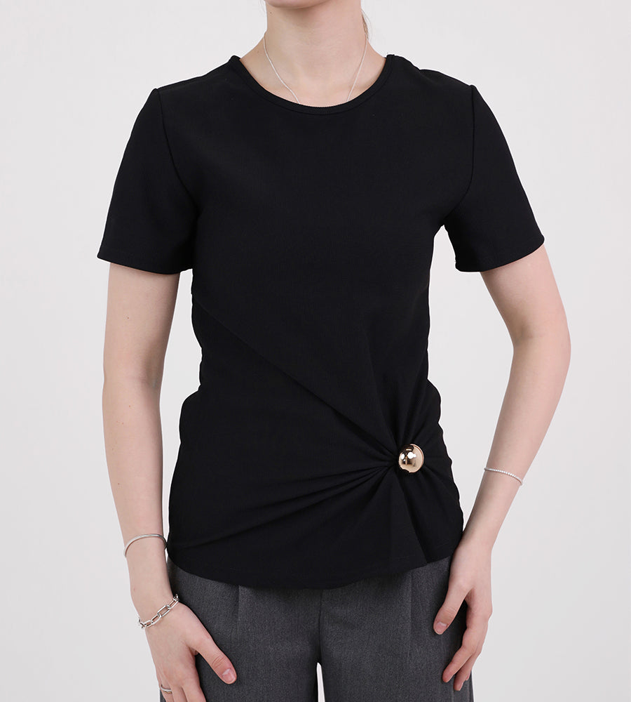 T-shirt with gold brooch waist