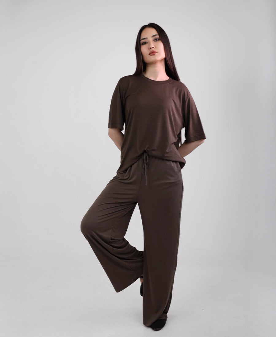 Sweatpants with elastic waistband