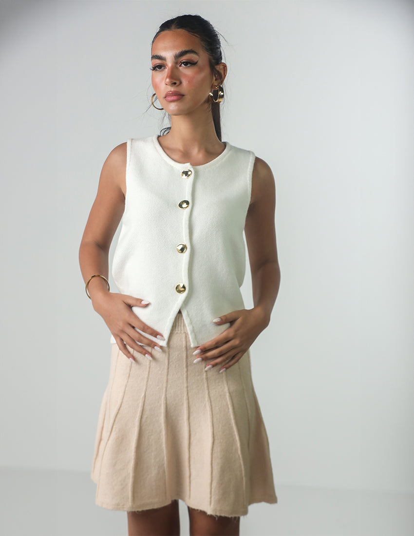 سترة تريكو بدون أكمام بأزرار ذهبية