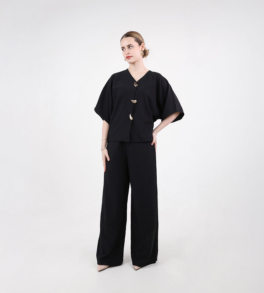 Short-sleeved blouse with gold buttons and trousers set