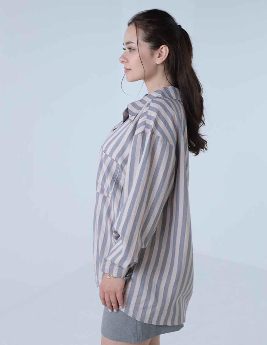 قميص مخطط كبير الحجم مع جيب جانبي واحد