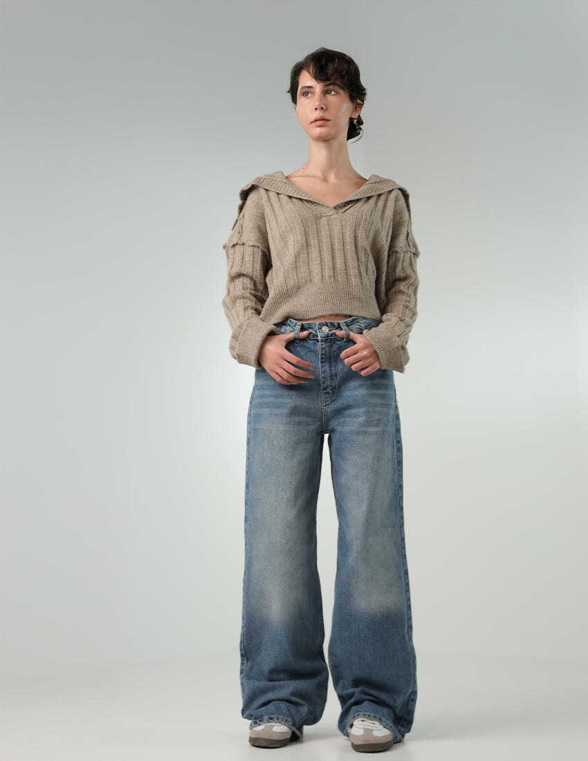 Straight-Cut High-Waist Jeans with Contrast Blue Shades