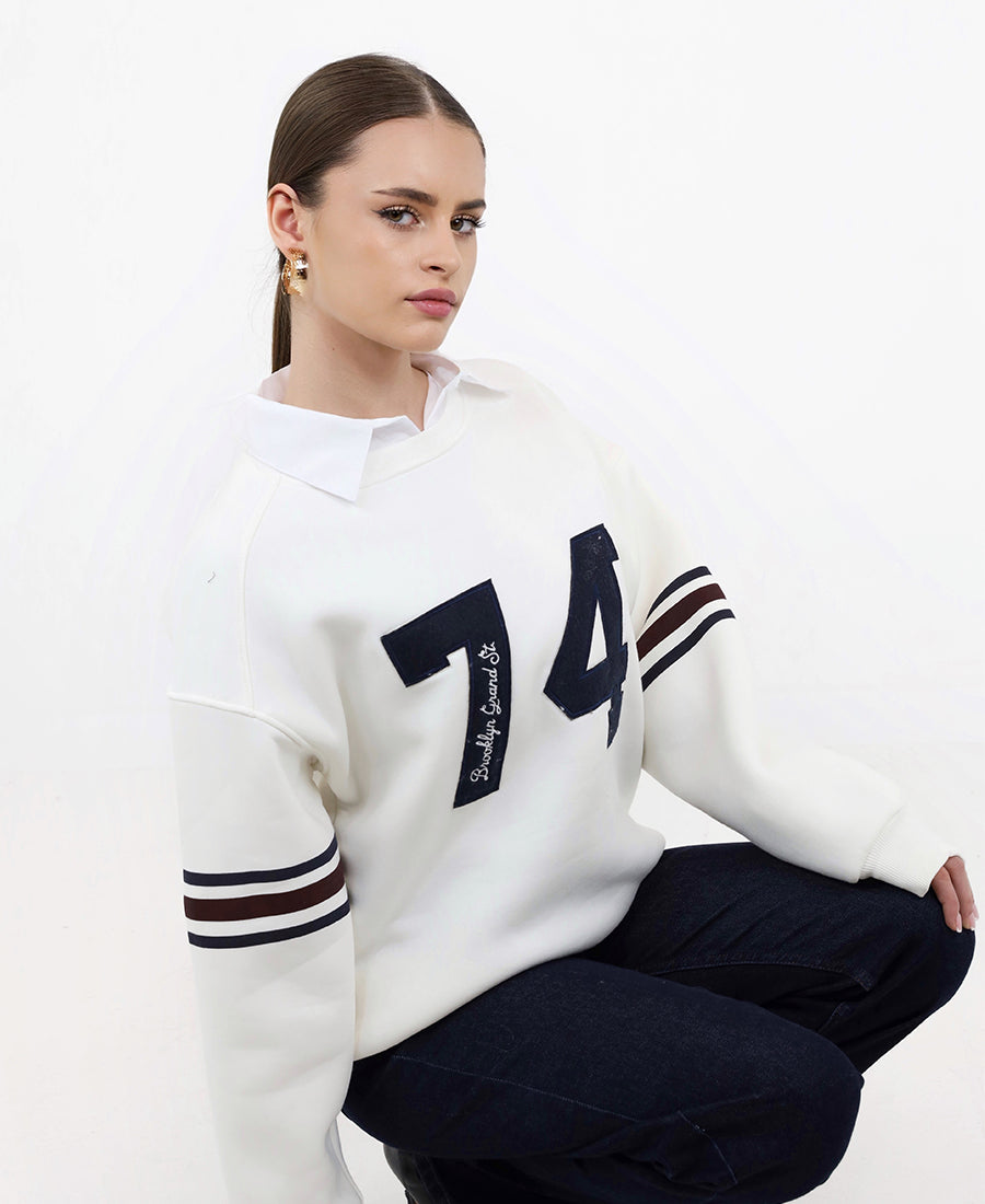 Sweatshirt 74 with stripes at the hands