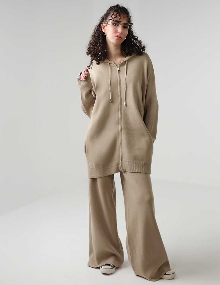 طقم قطني: هودي بسحاب كبير الحجم وبنطلون واسع الساق