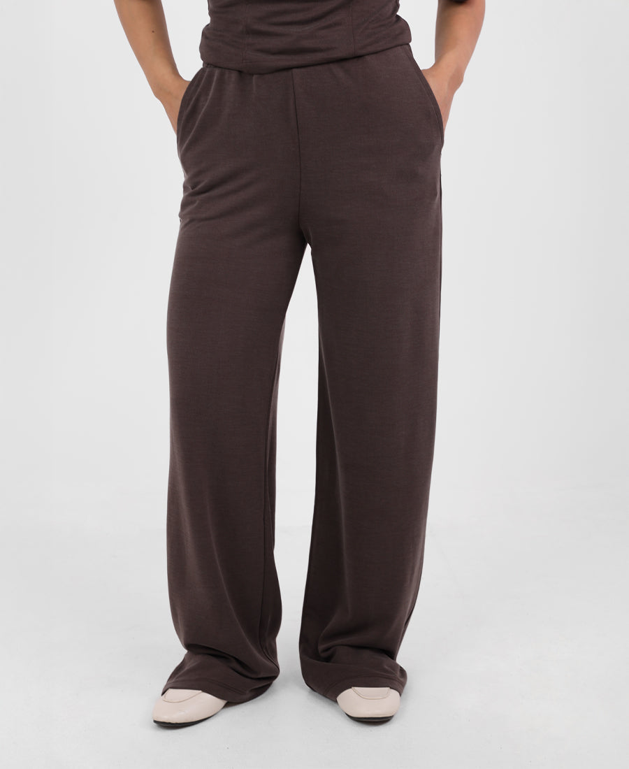 Straight cut pants with elastic waist