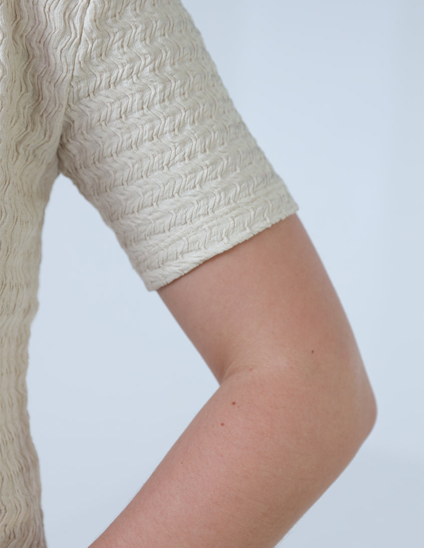 قميص مفتوح بأكمام قصيرة