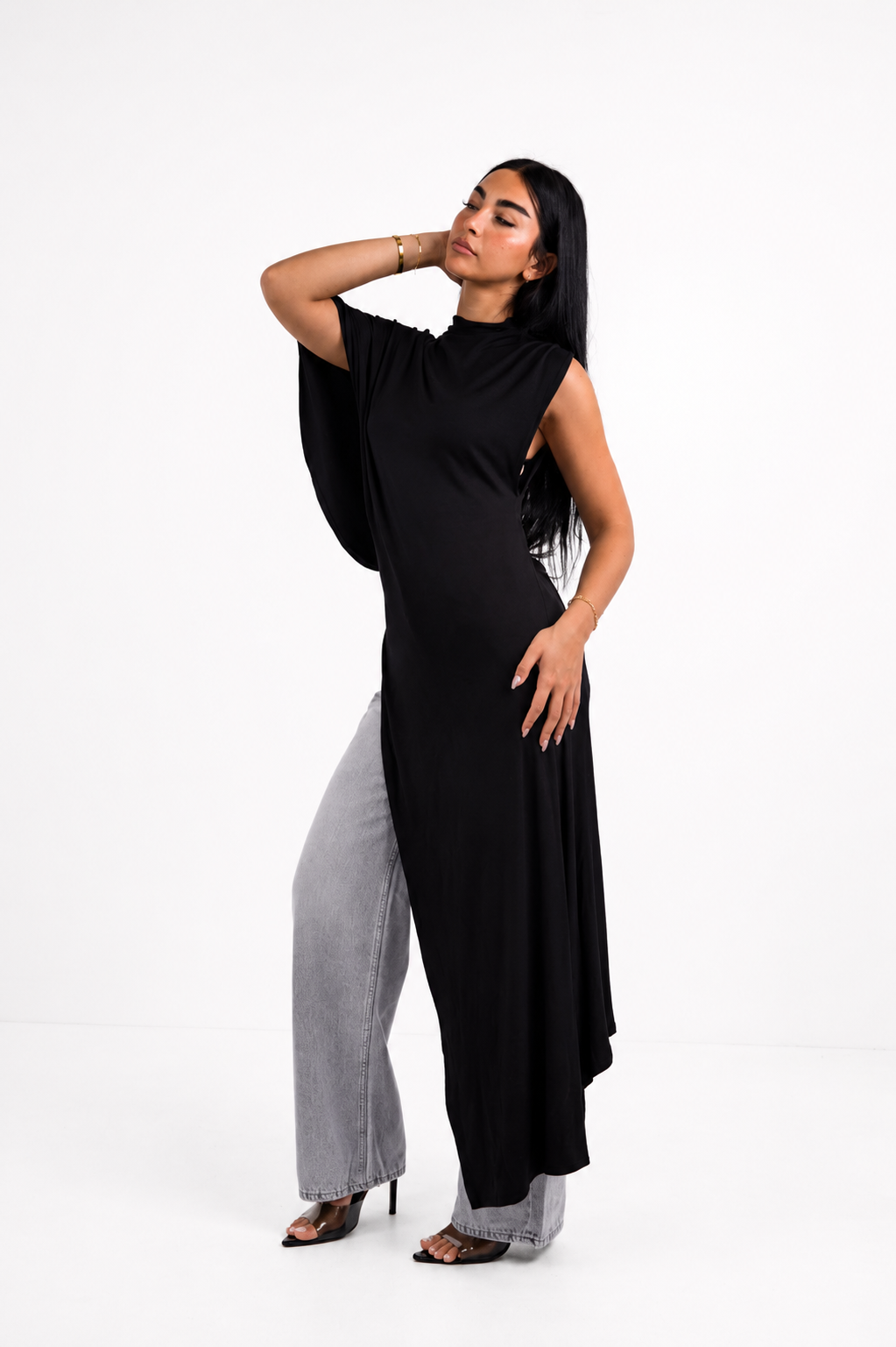 Long black blouse with a train sleeveless