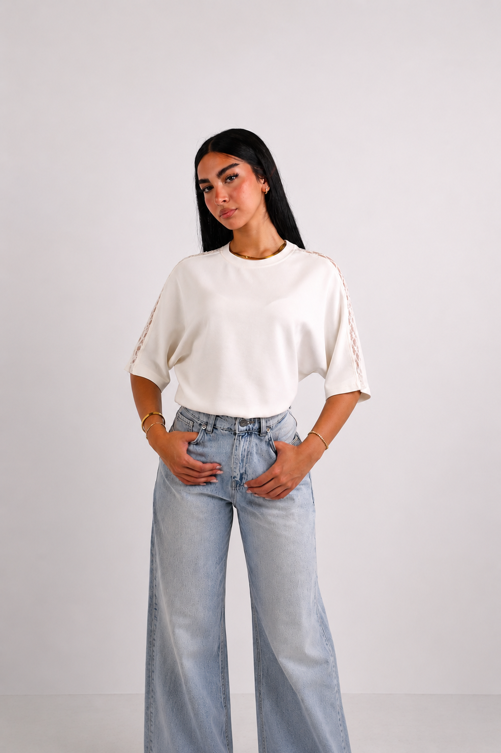 Lace off-the-shoulder T-shirt
