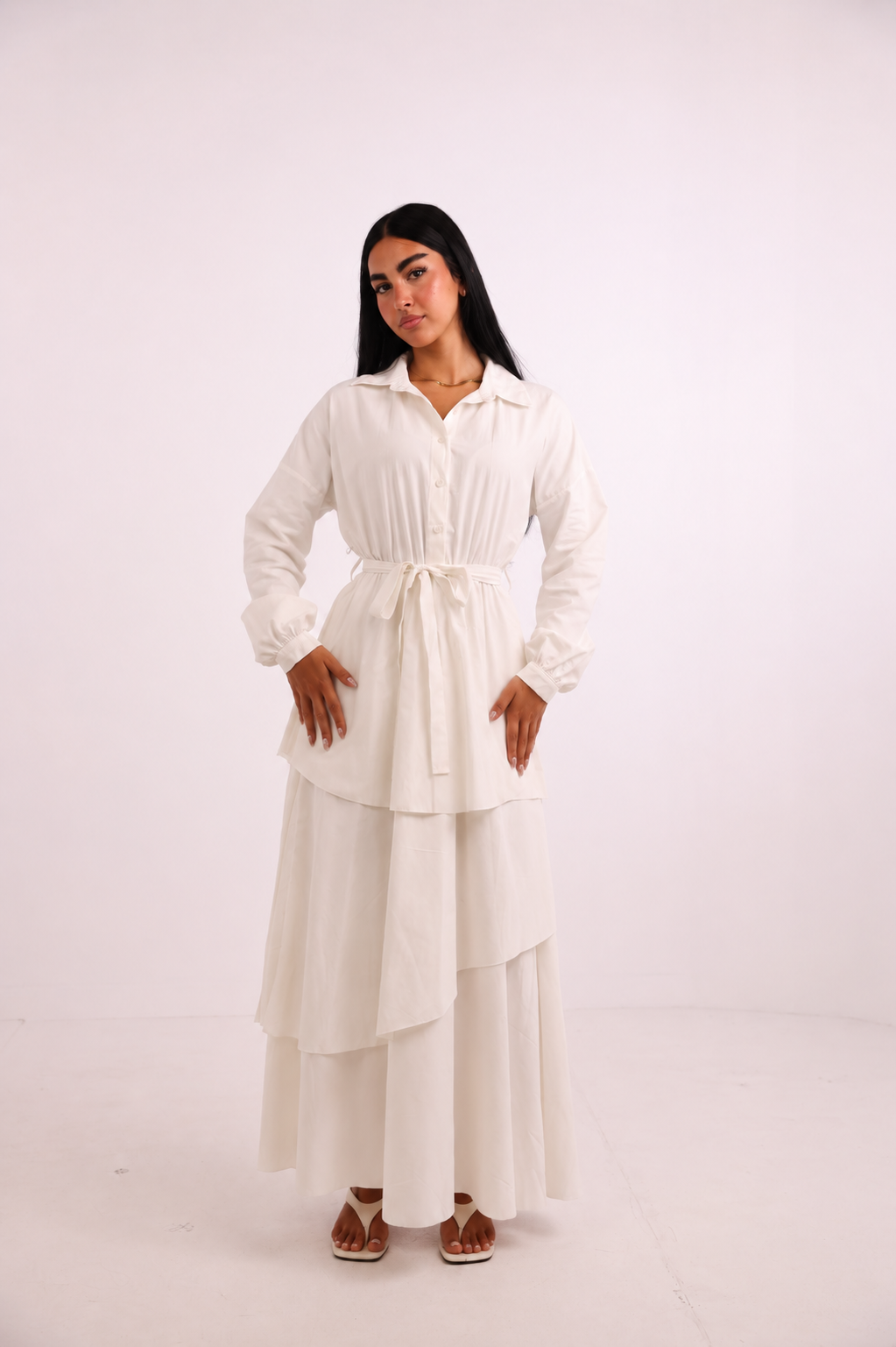 Long-sleeved dress with a ruffled hem and an elasticated waist.