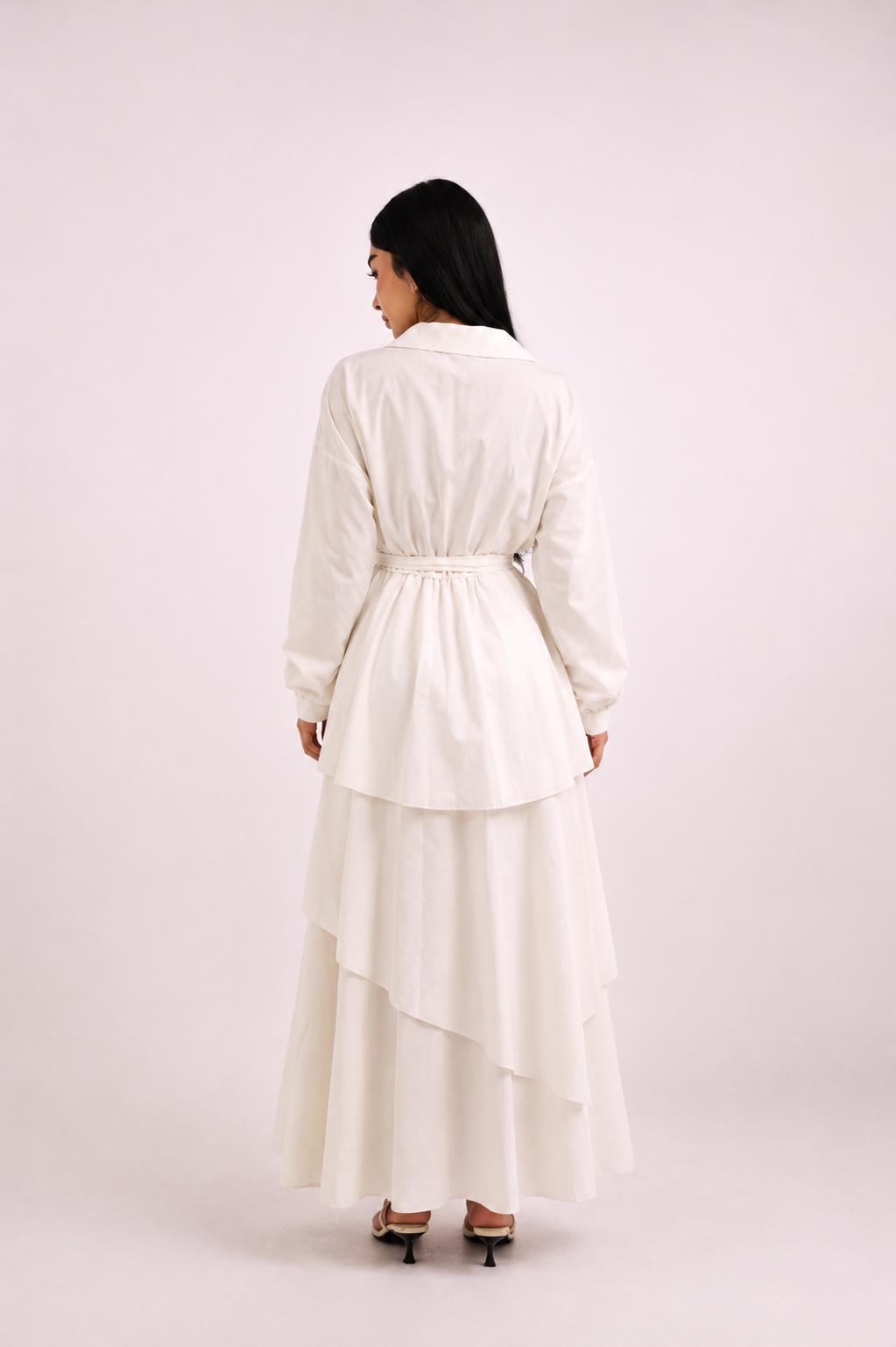 Long-sleeved dress with a ruffled hem and an elasticated waist.