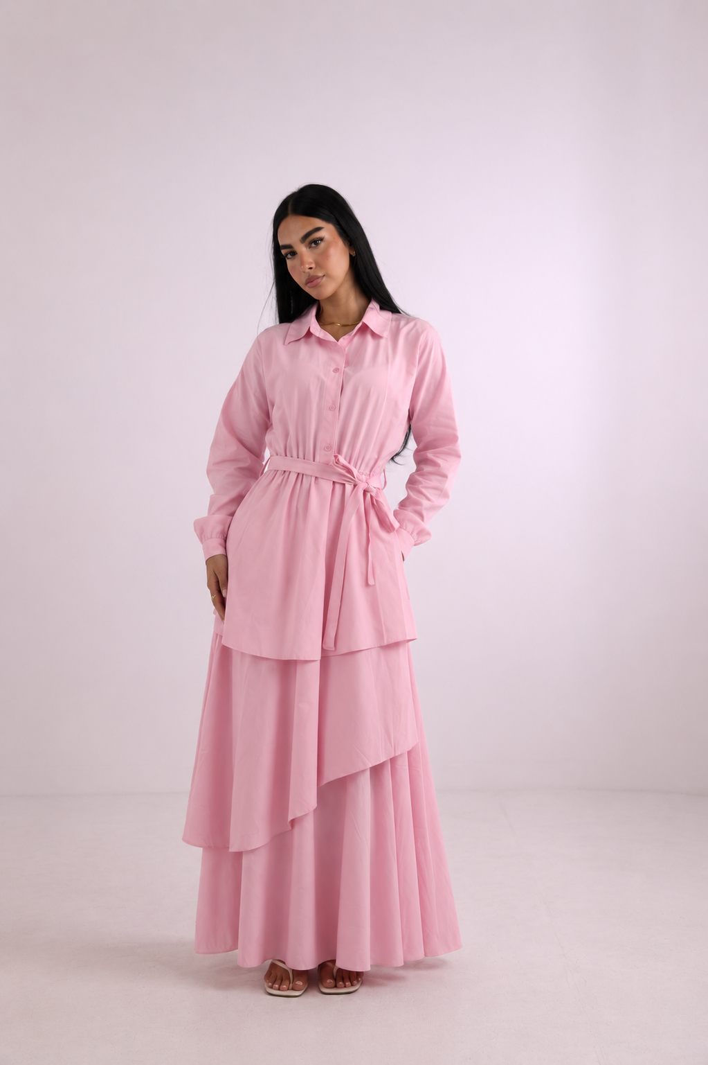 Long-sleeved dress with a ruffled hem and an elasticated waist.