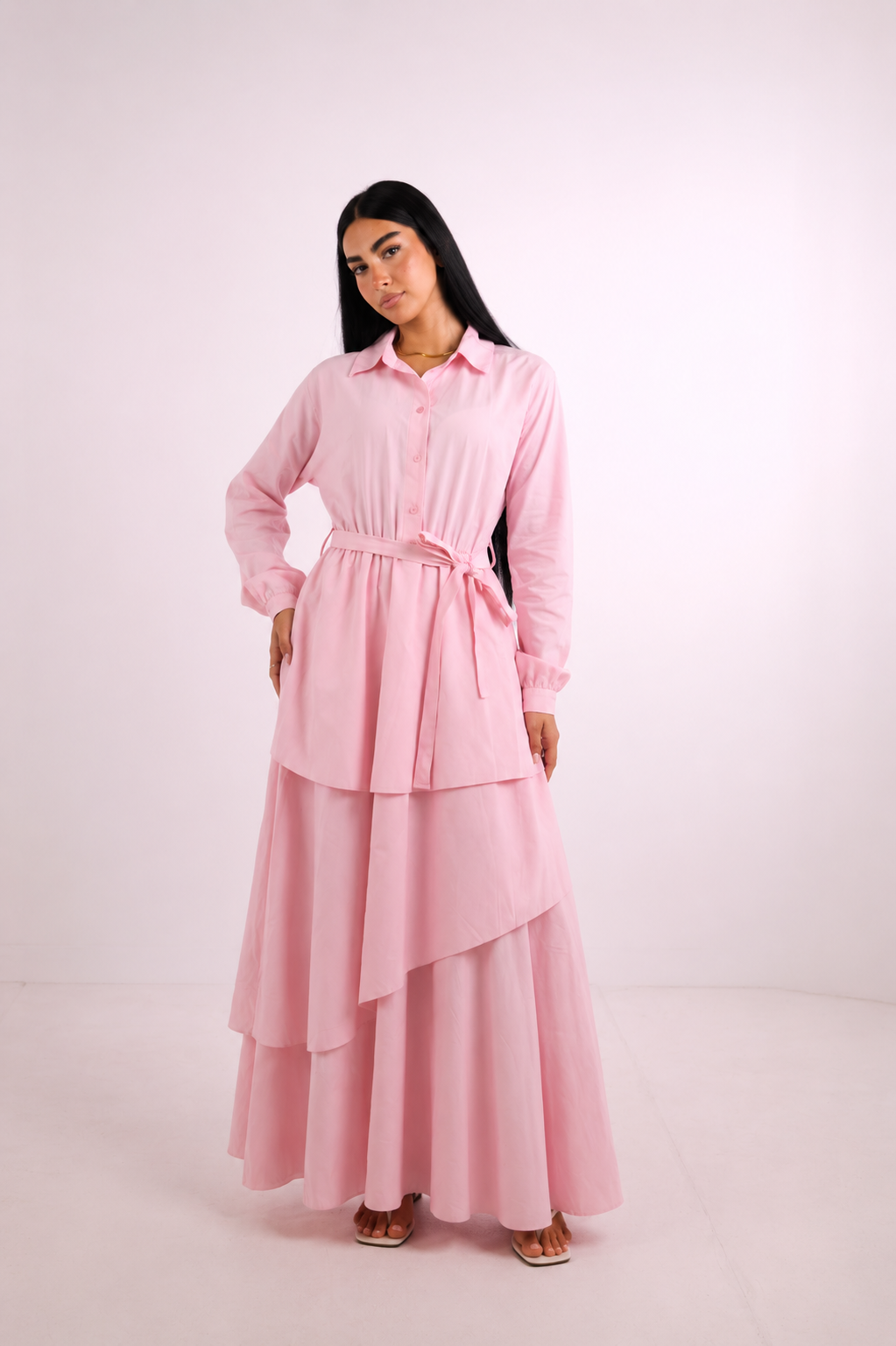 Long-sleeved dress with a ruffled hem and an elasticated waist.