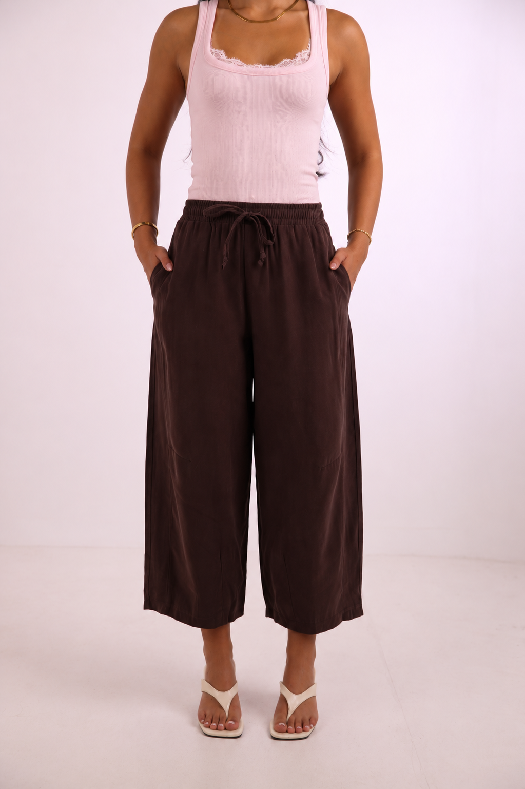 Short pants with tie waist