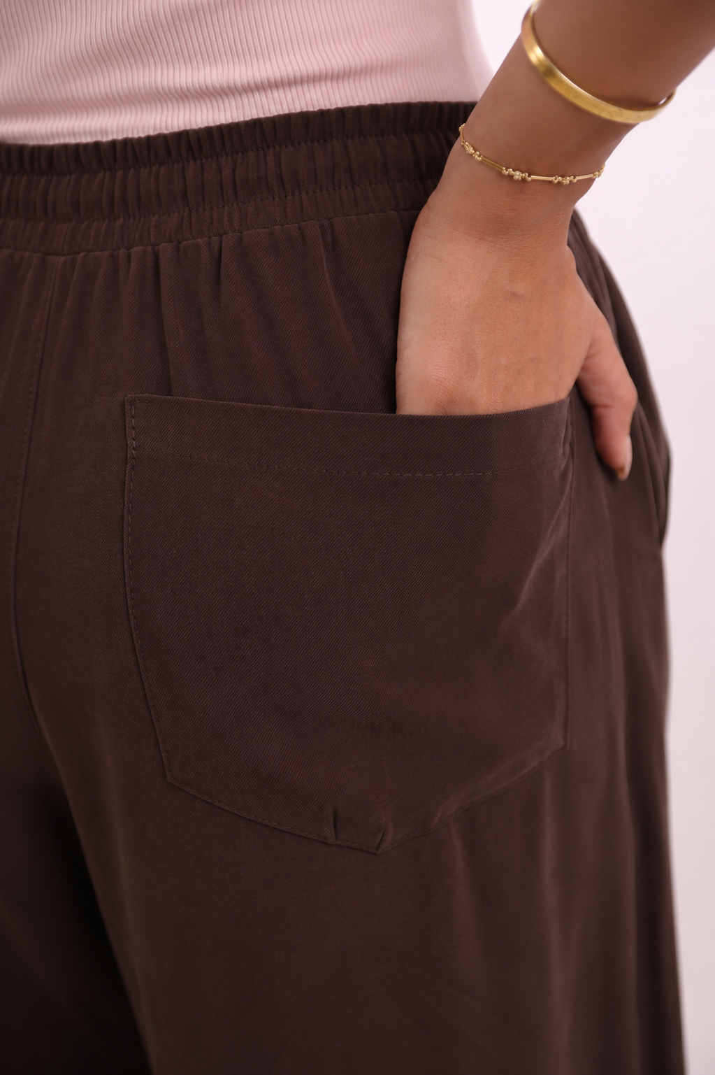Short pants with tie waist