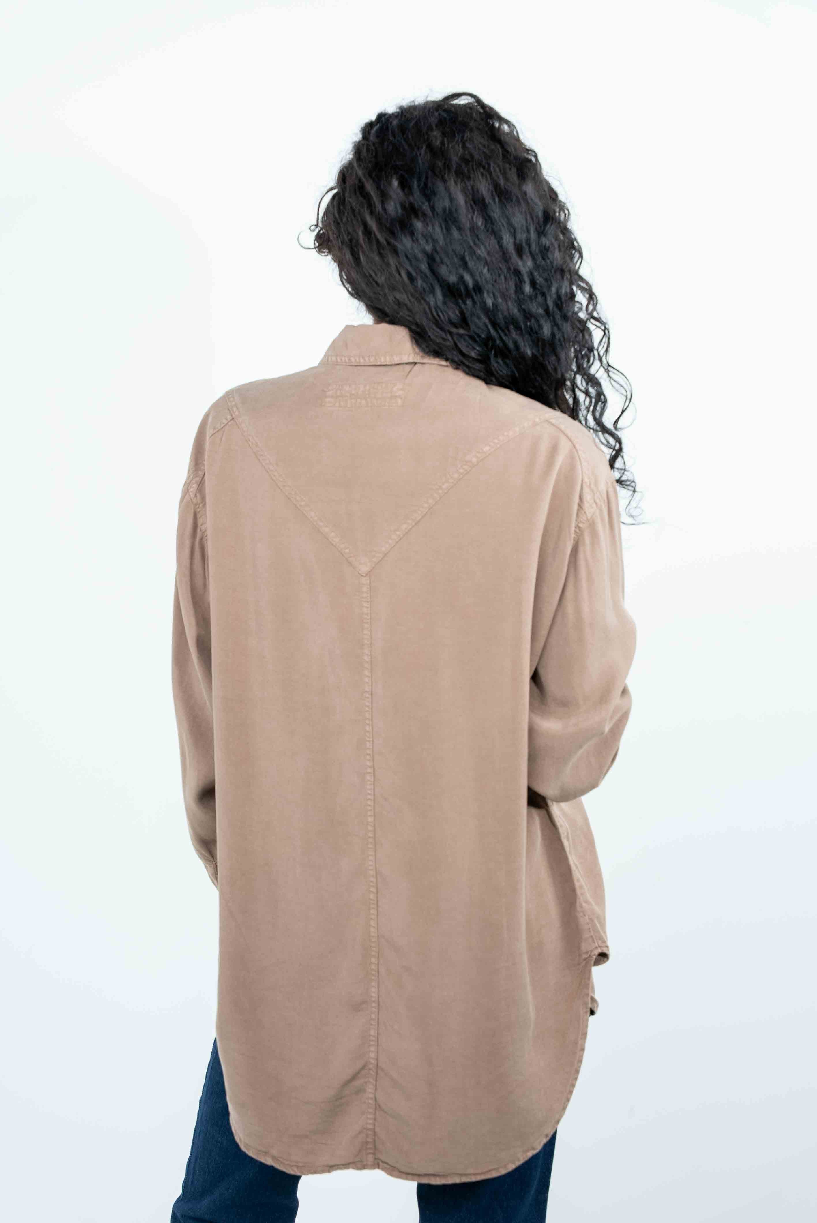 Shirt with front pocket