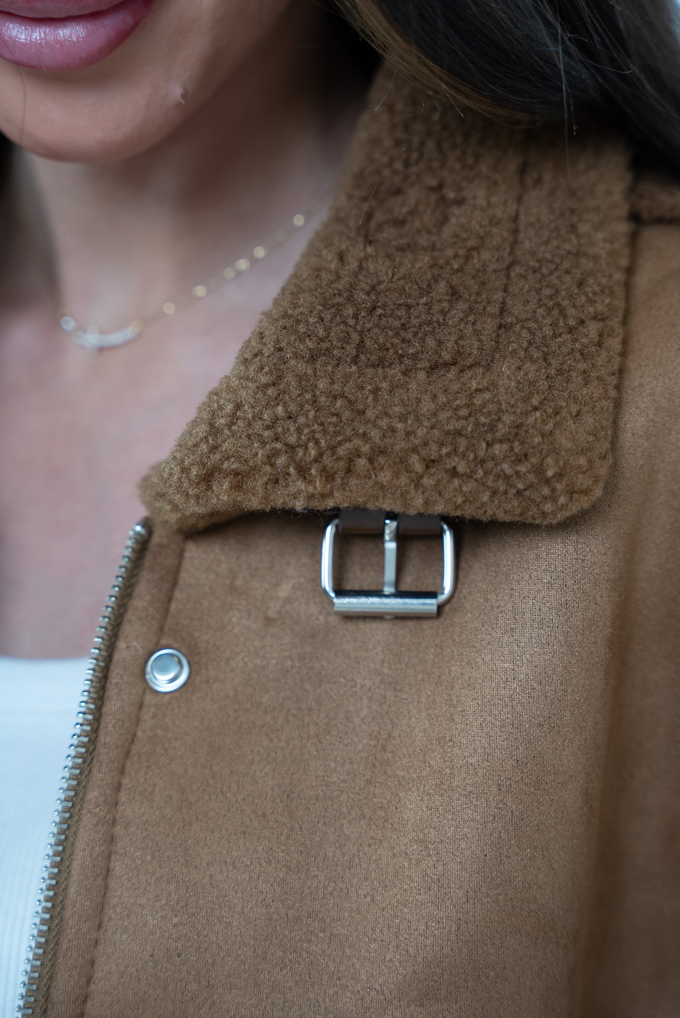 Short suede jacket with fur collar