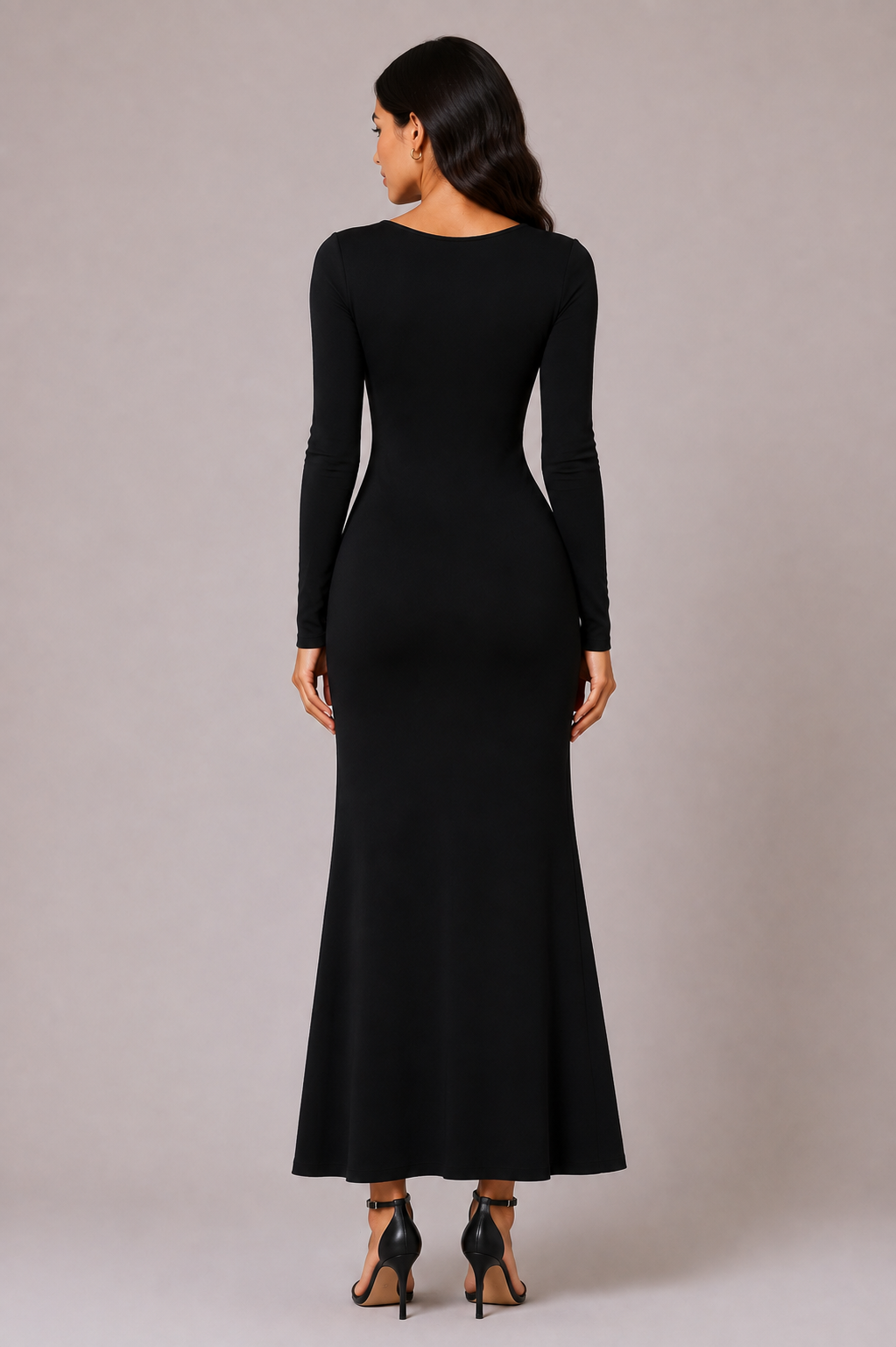 Long leopard-print dress with a round neck.
