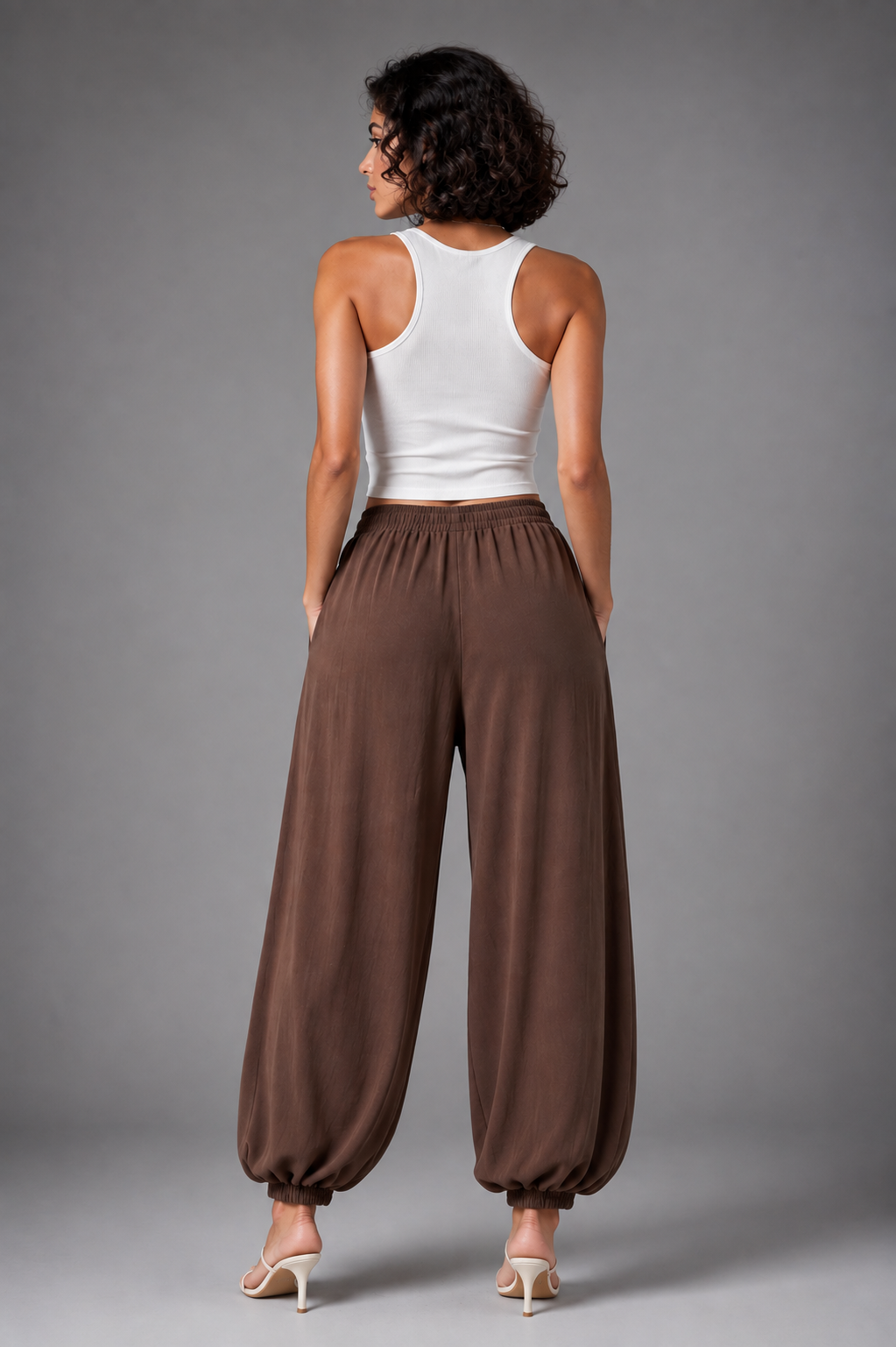 Balloon trousers with gathered cuffs and a tie-waist.