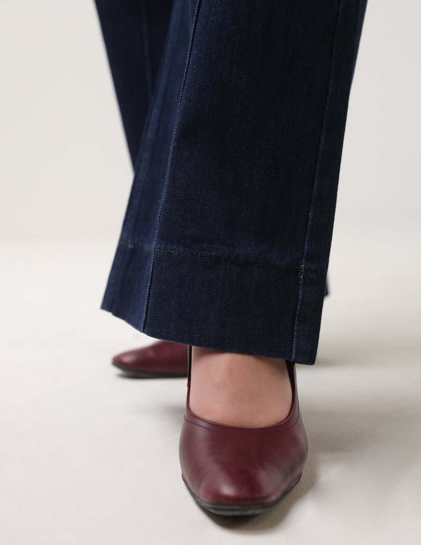 بنطال جينز واسع الساق