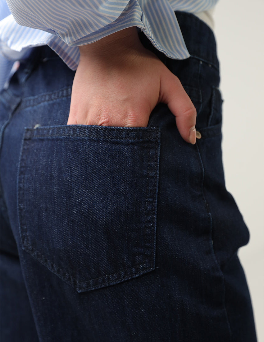 بنطال جينز واسع الساق