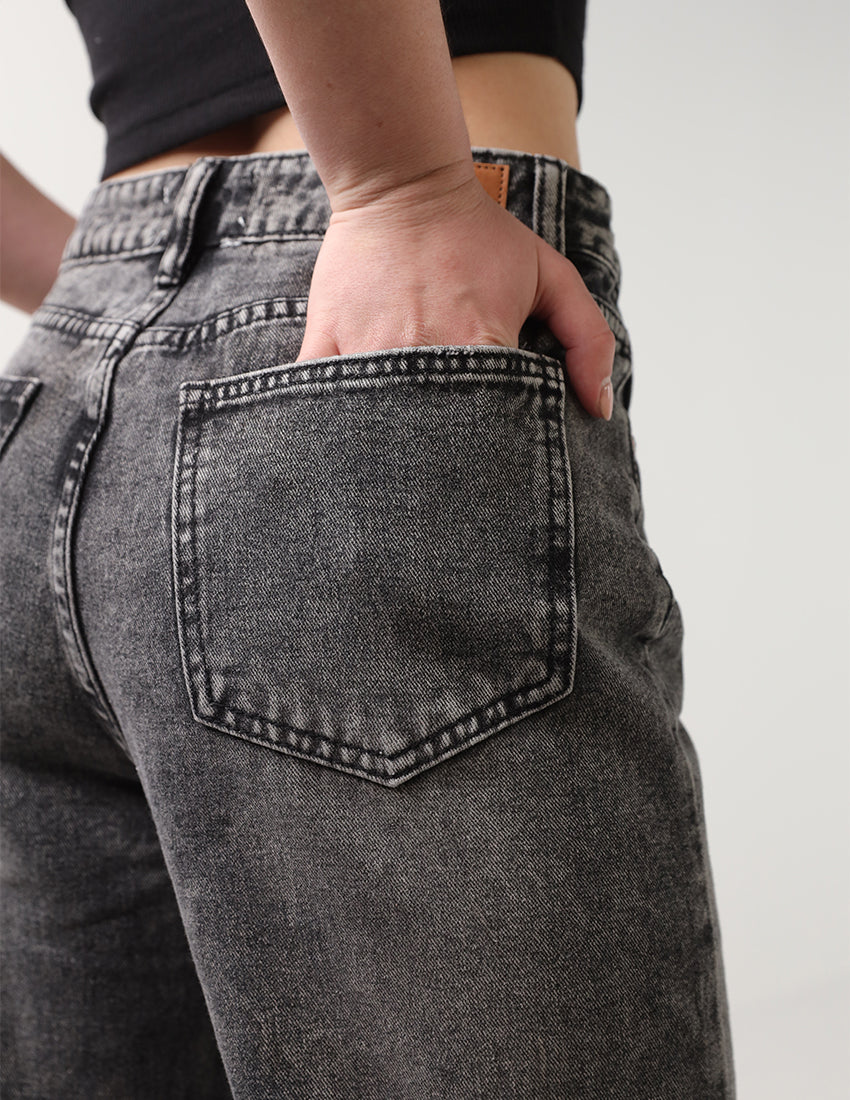 بنطال جينز مستقيم الساق باللون الرمادي الداكن