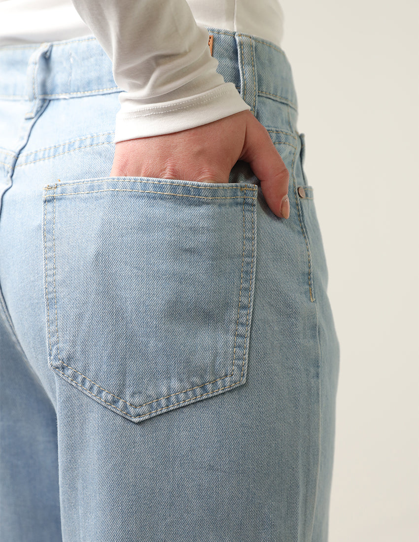 بنطال جينز واسع الساق