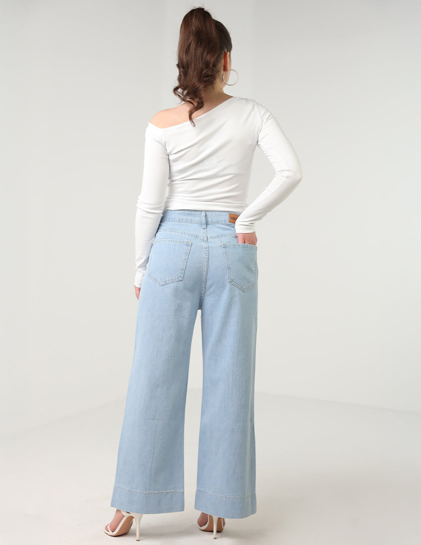 بنطال جينز واسع الساق