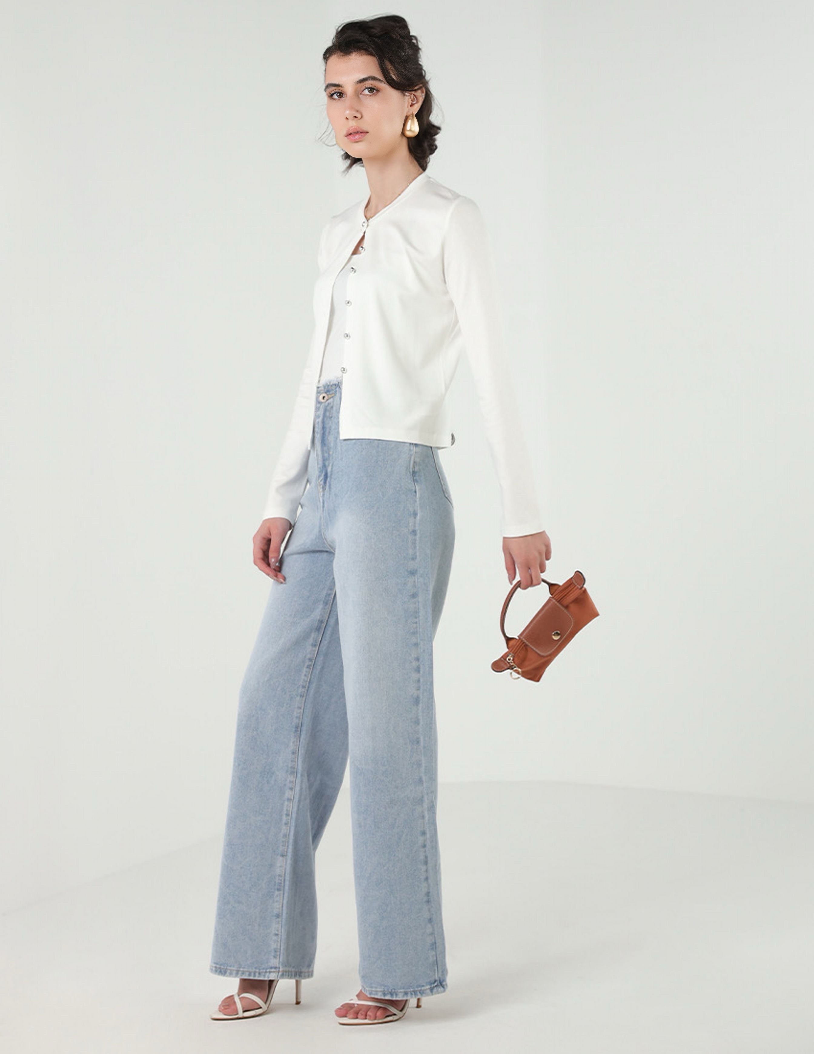 بنطال جينز بقصّة مستقيمة