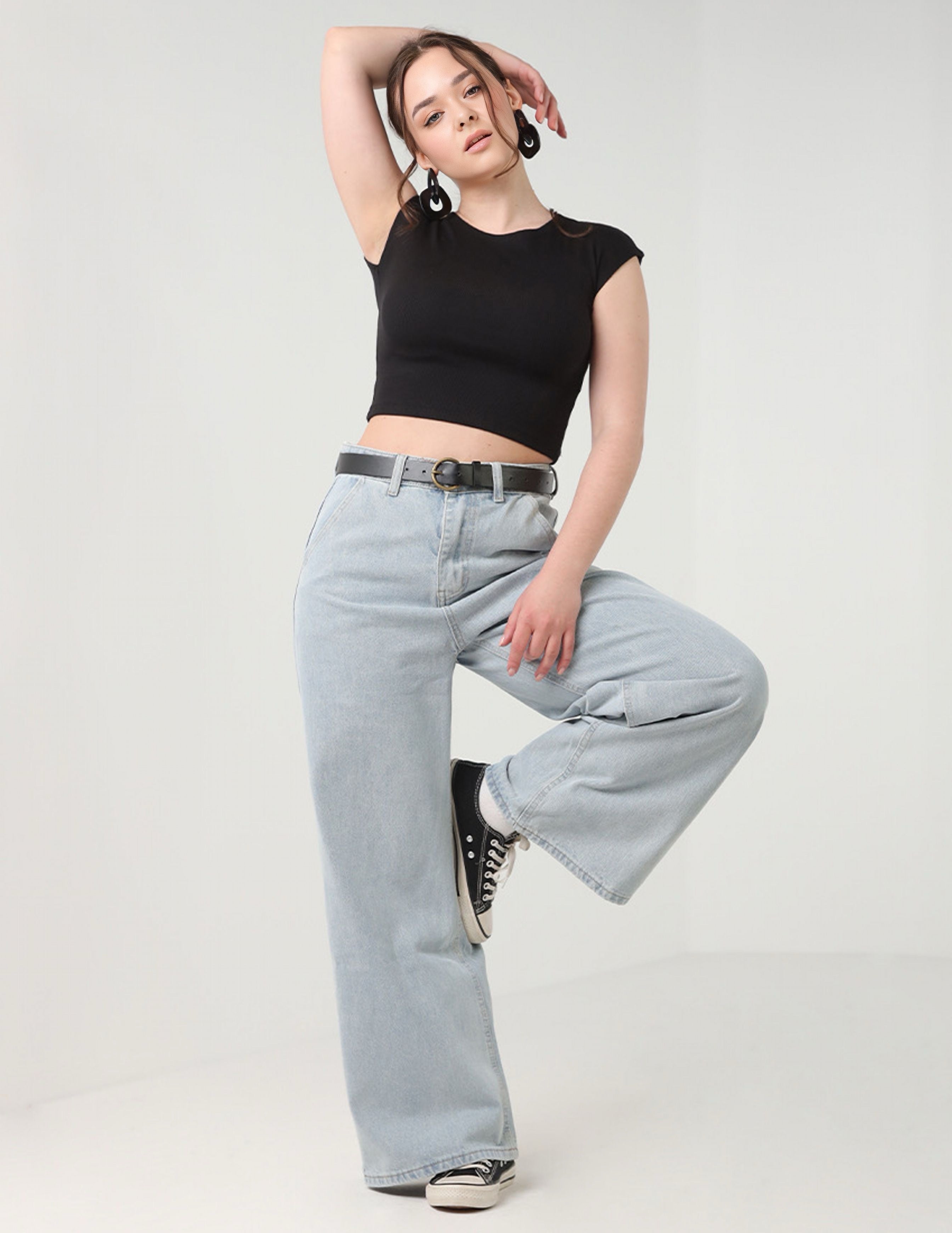 بنطال جينز واسع الساقين