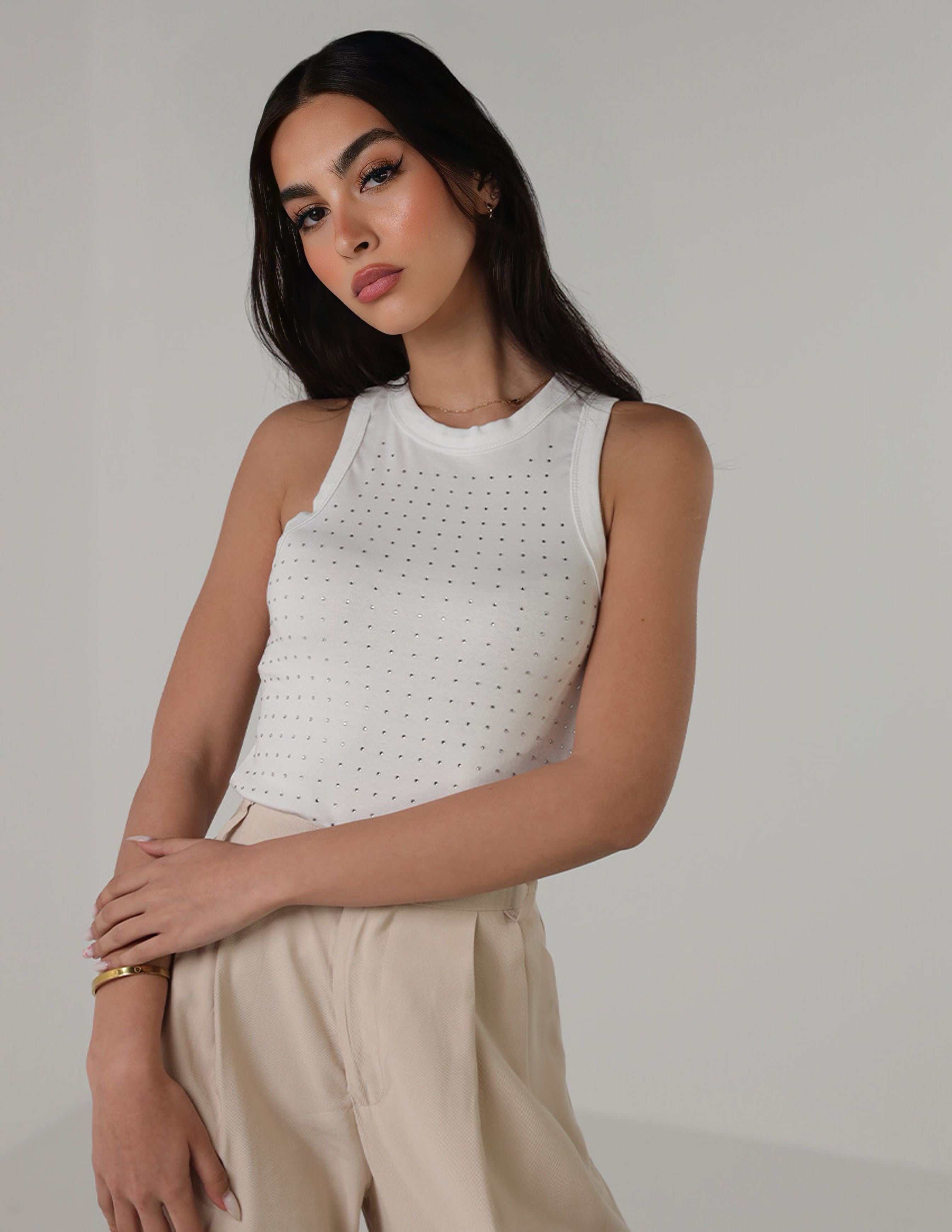 قميص داخلي مضلع مرصع بأحجار الراين