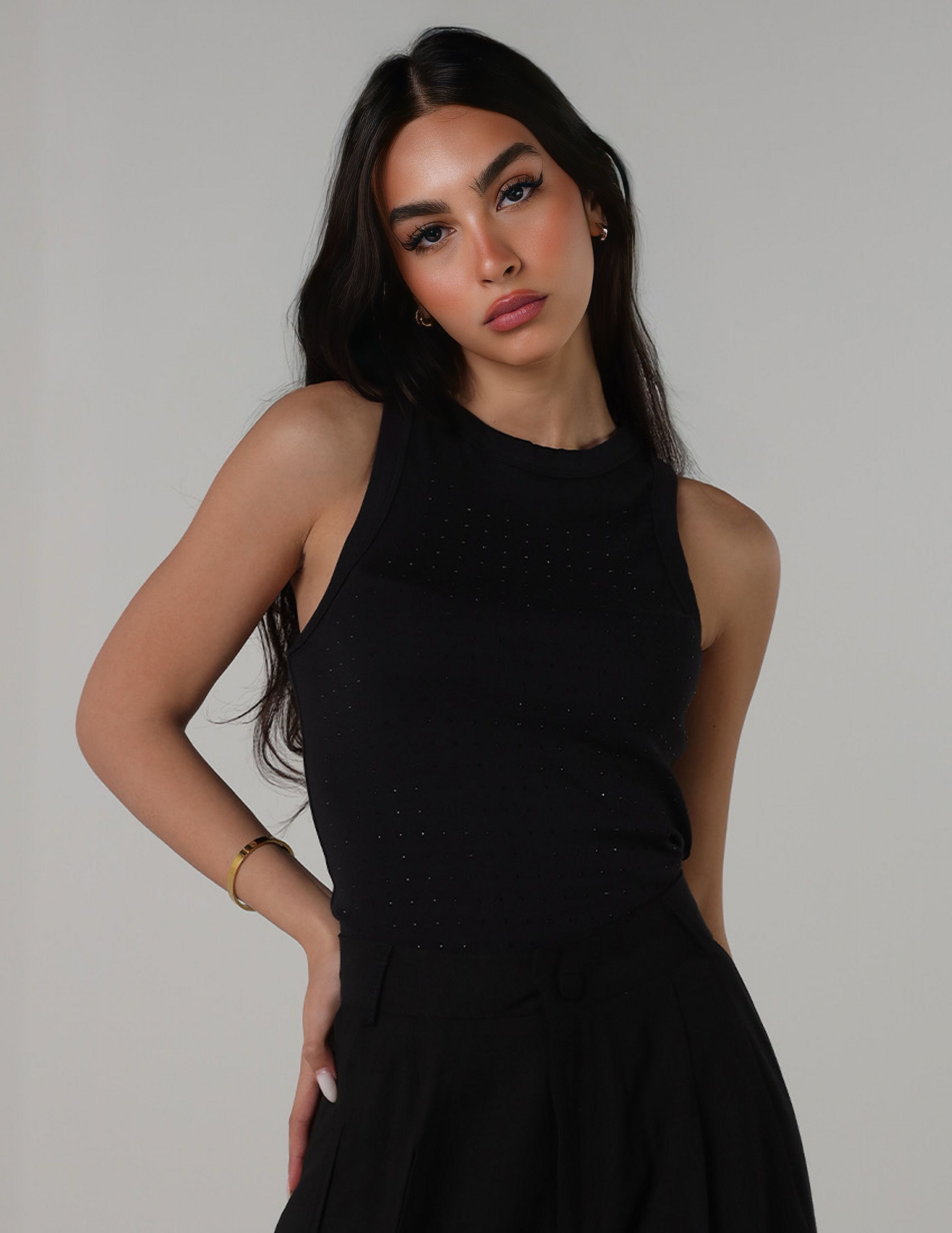 قميص داخلي مضلع مرصع بأحجار الراين