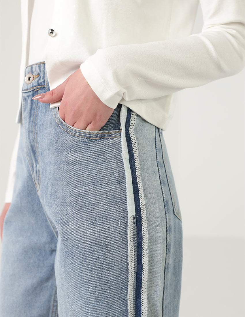 بنطال جينز أزرق واسع الساقين