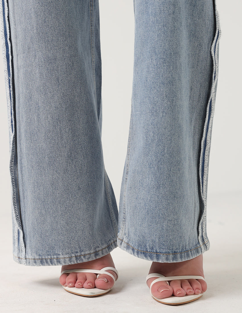 بنطال جينز أزرق واسع الساقين