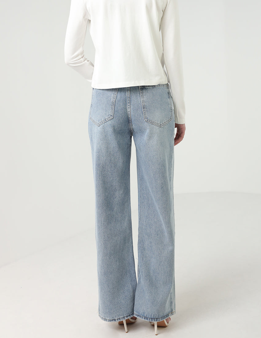 بنطال جينز أزرق واسع الساقين