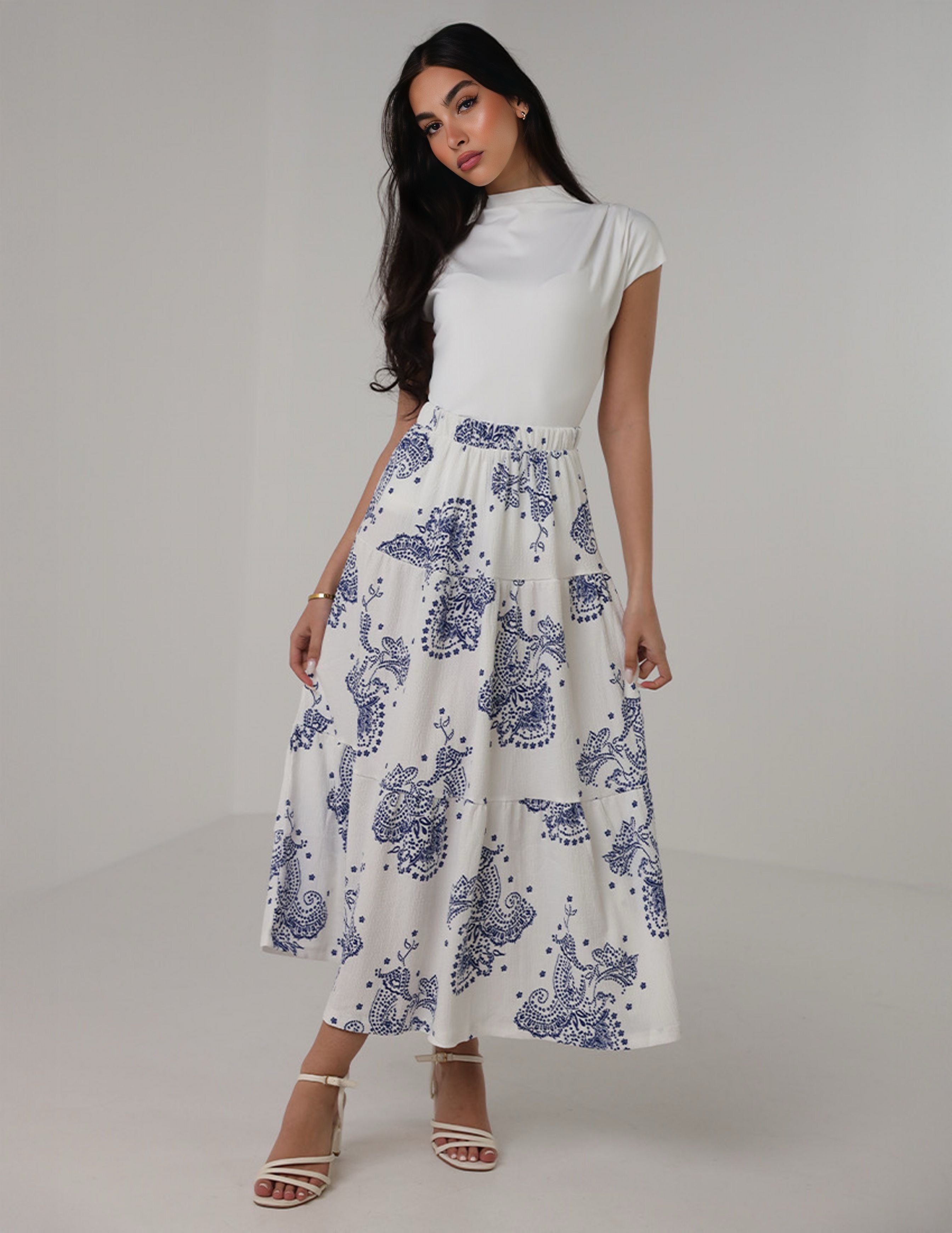 تنورة متعددة الطبقات مطبوعة بنقشة