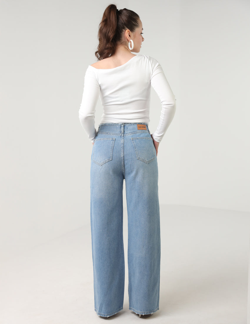 بنطال جينز أزرق واسع الساقين