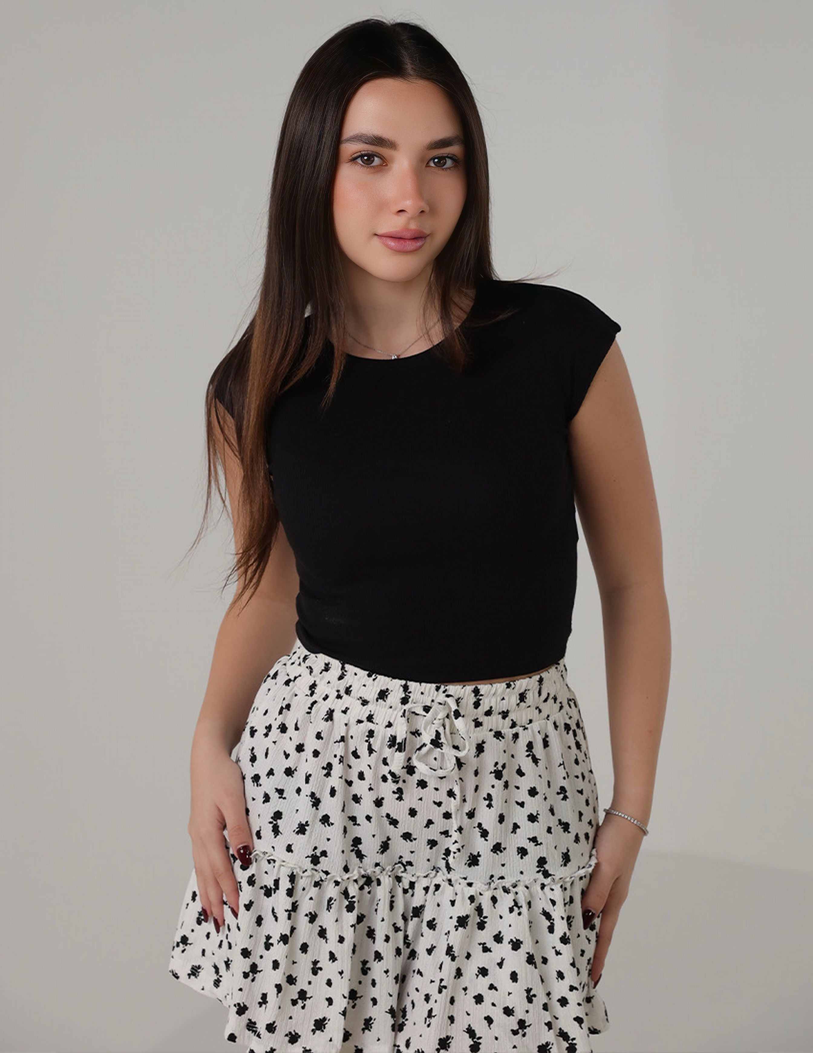 تي شيرت مضلع بأكمام قصيرة