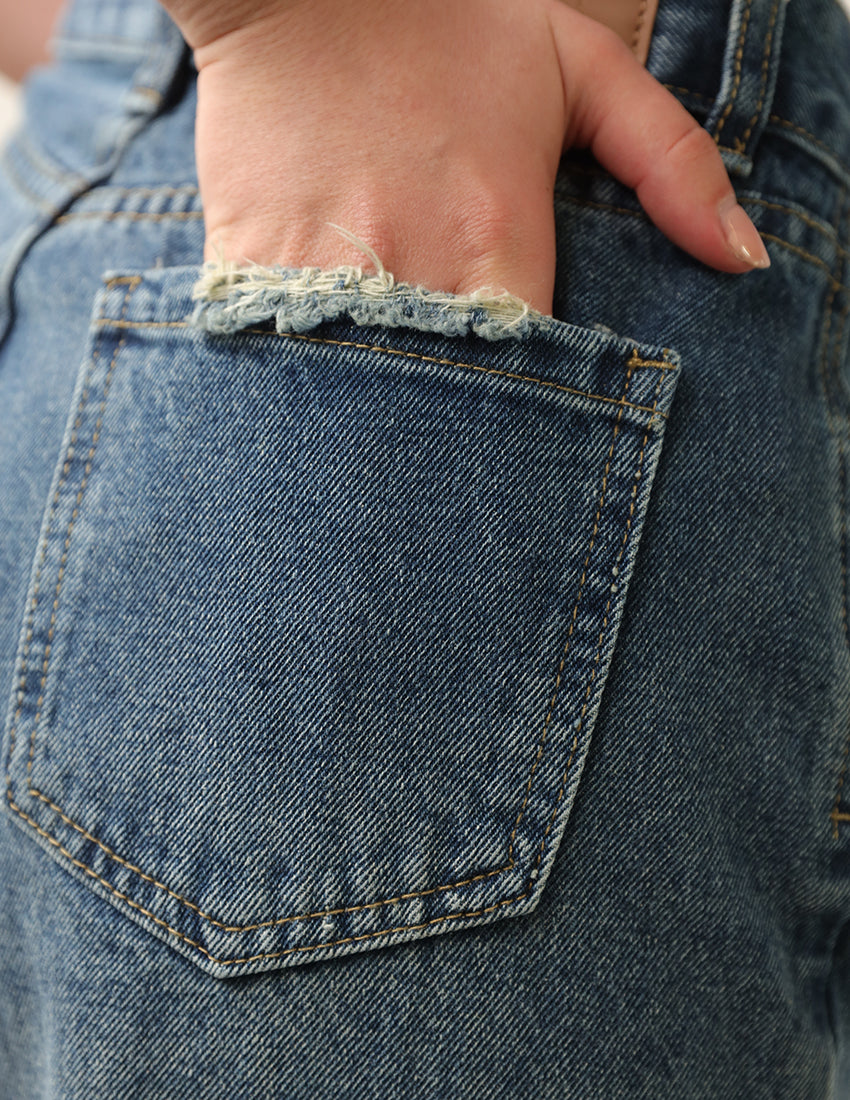 بنطال جينز أزرق واسع الساقين