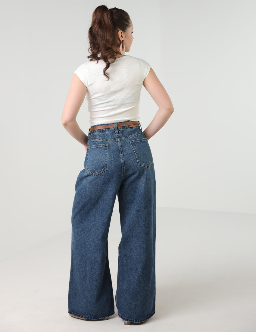 بنطال جينز أزرق واسع الساقين