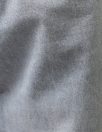 بنطال جينز واسع الساق