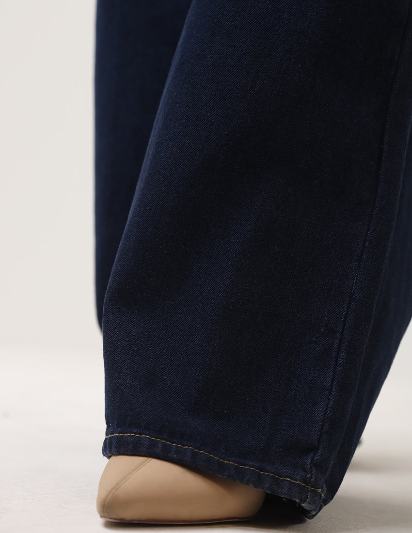 بنطال جينز واسع الساق باللون الأزرق الداكن