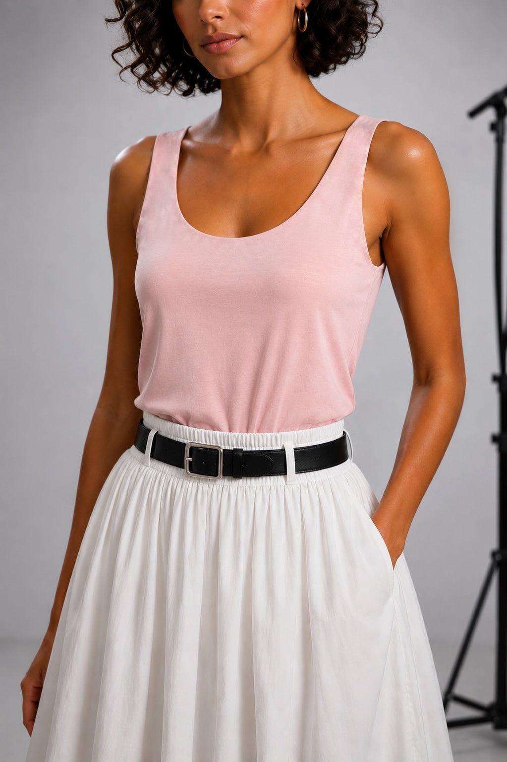 Basic sleeveless round-neck tank top